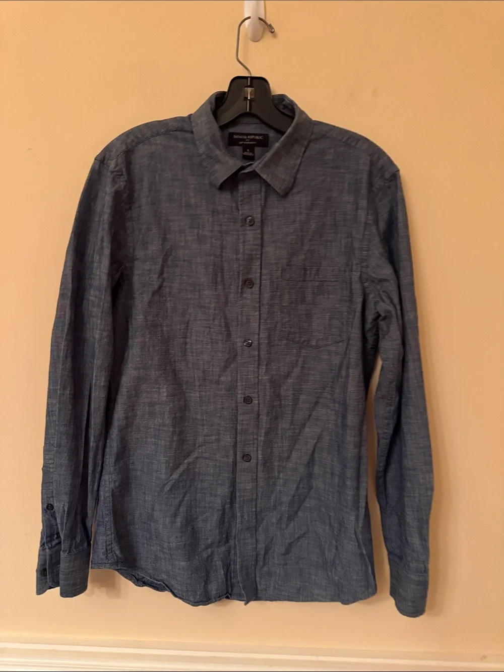 Banana Republic Men's Blue Chambray Button-Down Shirt Small